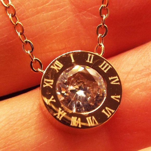 SIGNATURE GOLDEN ROMAN NUMERAL CIRCLE RHINESTONE CENTER NECKLACE 25 - Picture 1 of 2